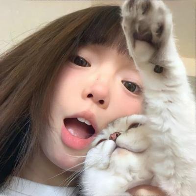 云雾笼罩的山峰